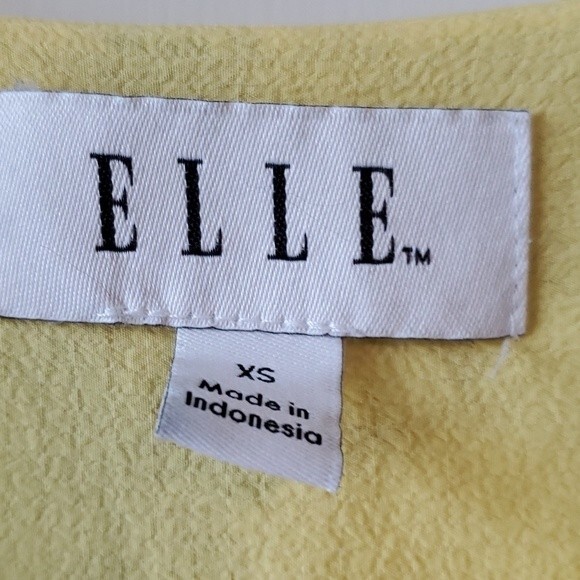 ELLE FLORAL BLOUSE SHORT SLEEVE SPLIT NECK FLOWY BUTTER YELLOW NAVY BLUE SIZE XS - Picture 2 of 8